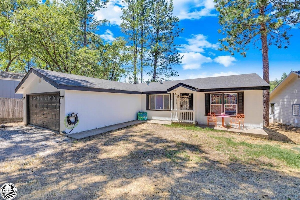 Ranch-style house featuring a garage
