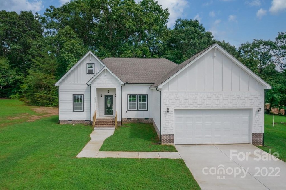 258 Edgewood Dr, Statesville, NC 28625 - photo 1