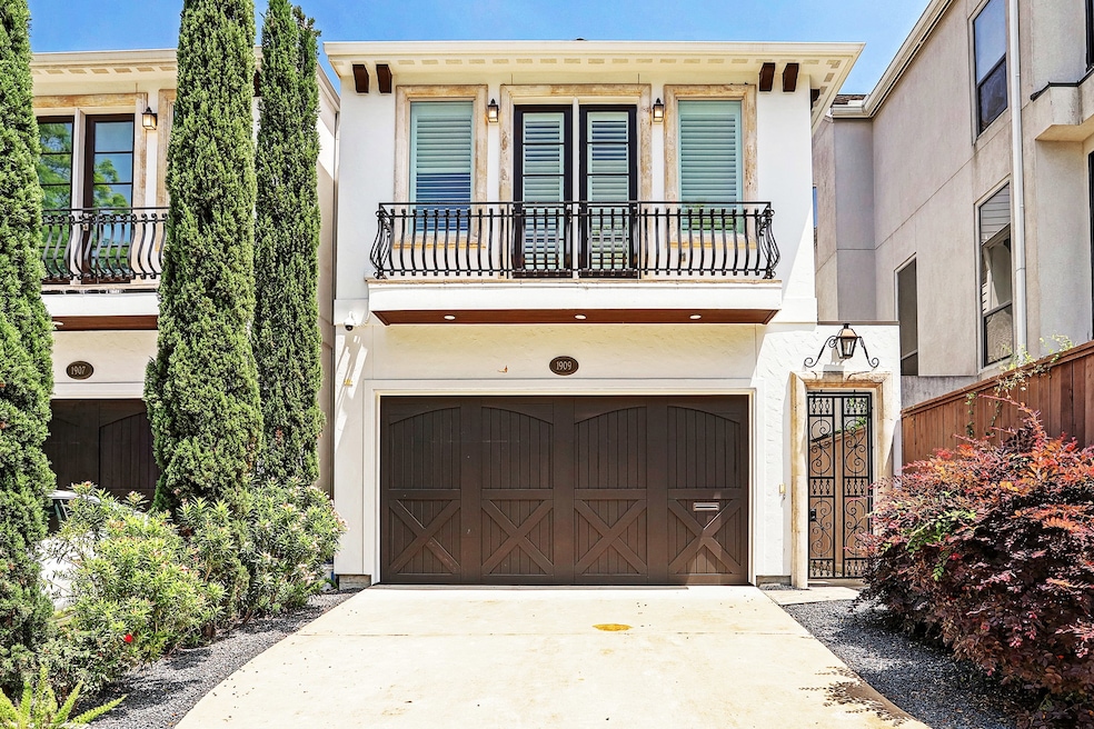 1909 Woodhead St, Houston, TX 77019 - photo 1