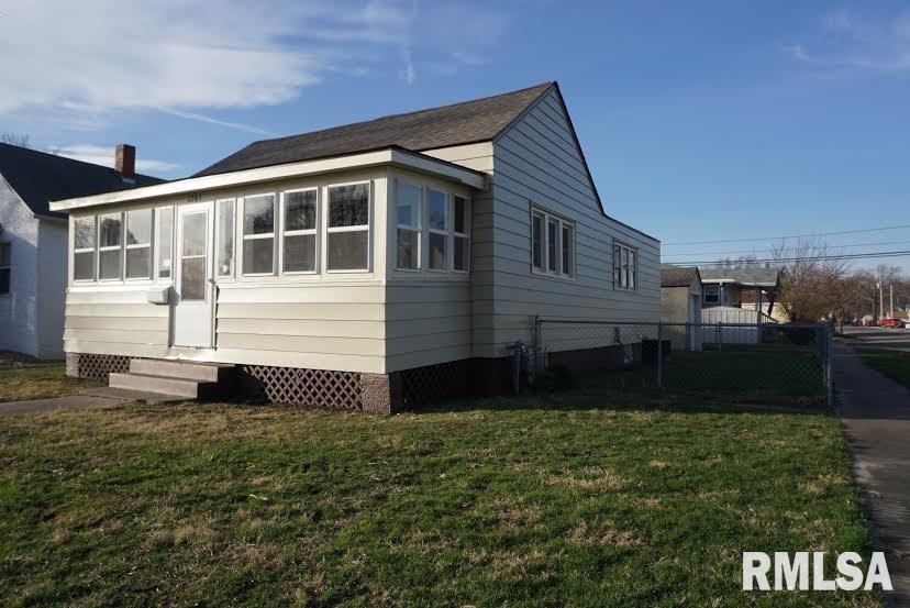 1201 Pekin St, Lincoln, IL 62656 - photo 1