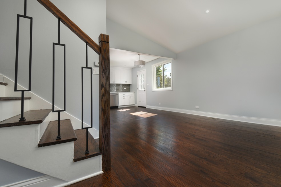 669 N Indiana St, Elmhurst, IL 60126 - photo 1