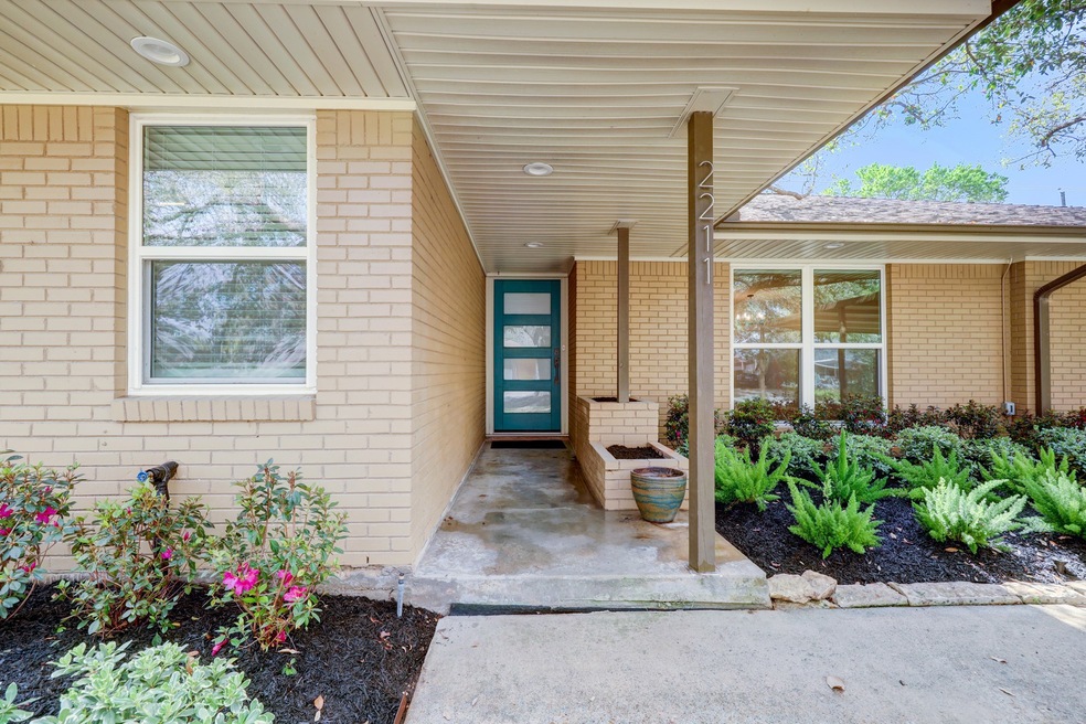 2211 Cheshire Ln, Houston, TX 77018 - photo 1