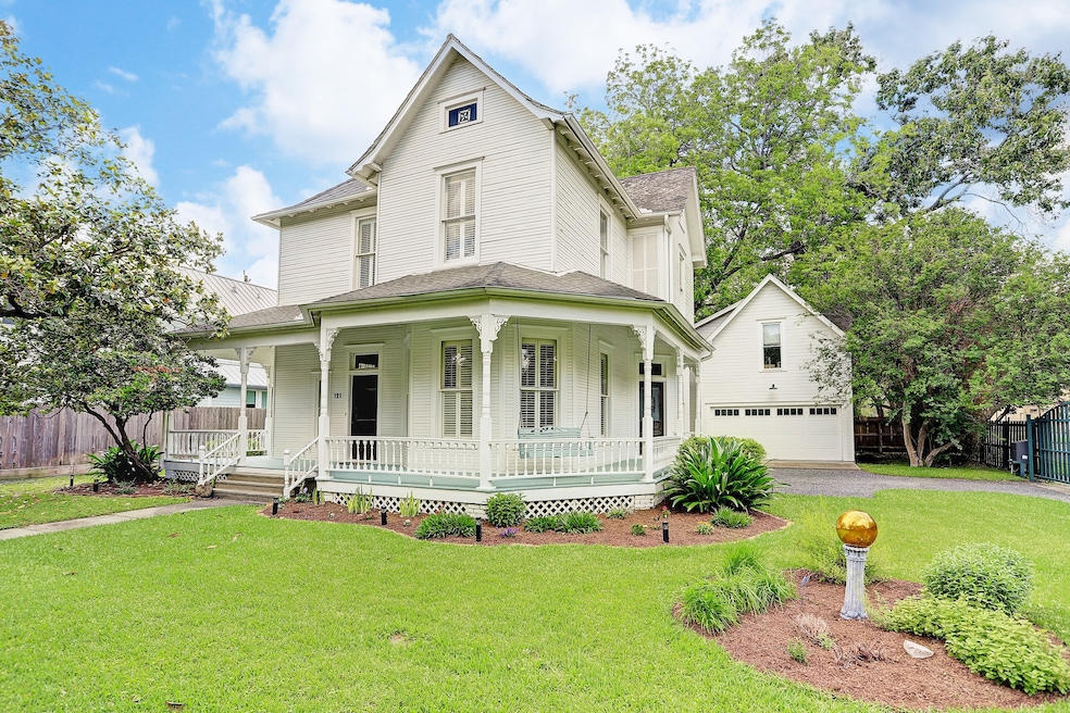 121 E 10th St, Houston, TX 77008 - photo 1