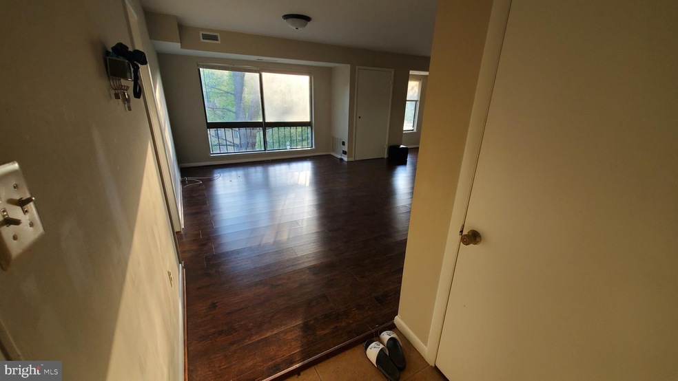 8875 Tamebird Ct unit CTK, Columbia, MD 21045 - photo 1