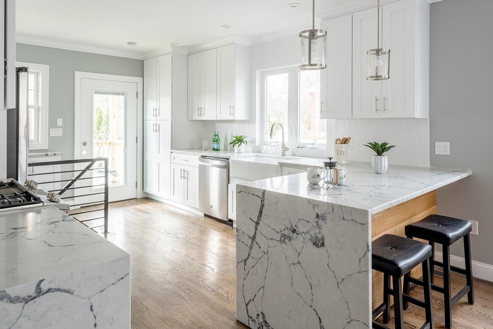 860 Watertown St unit 860, Newton, MA 02465 - photo 1