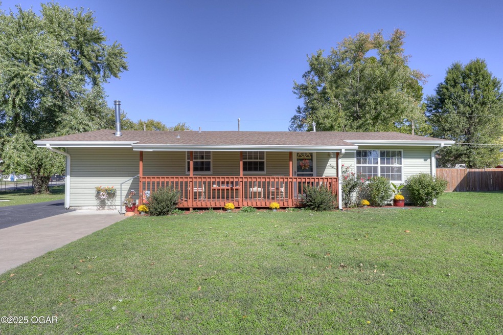 1121 Ash St, Carthage, MO 64836 - photo 1