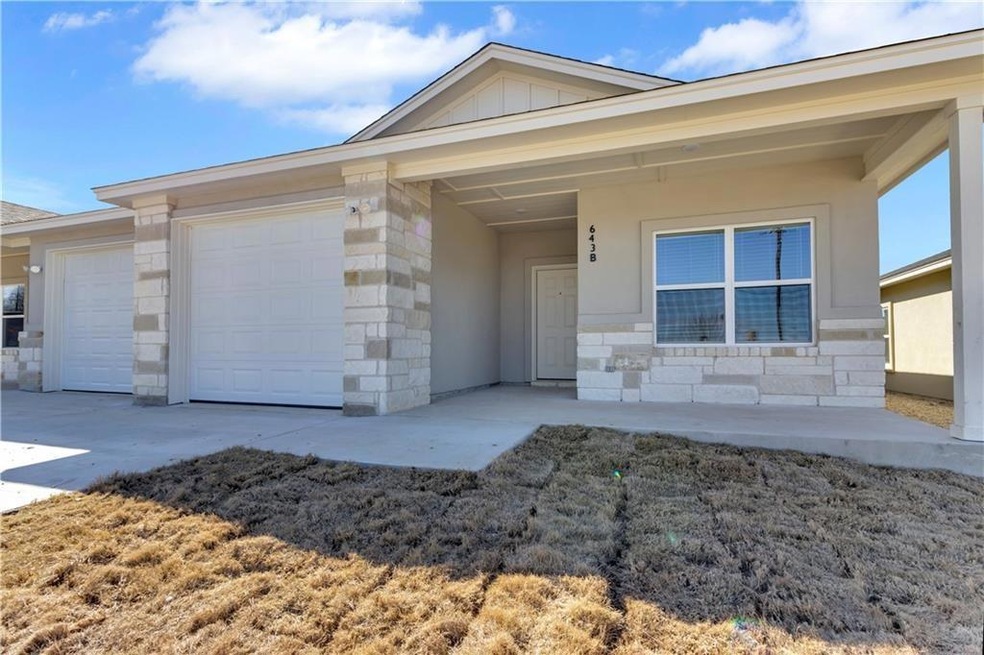 643 County Road 306 unit B, Jarrell, TX 76537 - photo 1