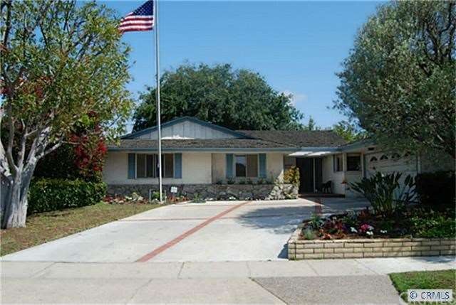 Front view of home, with  trees and driveway to ga