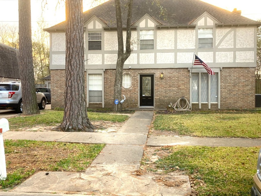 7015 Oak Bough Dr, Houston, TX 77088 - photo 1