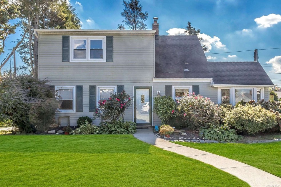 60 Club Ln, Levittown, NY 11756 - photo 1