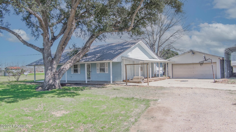 Front Of House Right_