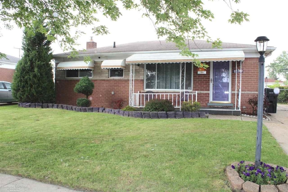 15733 Loreto St, Roseville, MI 48066 - photo 1