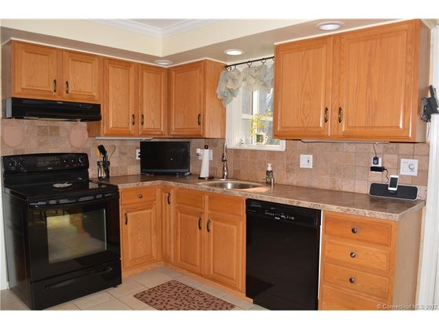 8 Standish Rd, Ellington, CT 06029 - photo 1