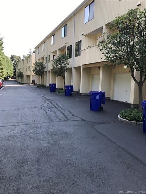 300 Flax Hill Rd unit 12, Norwalk, CT 06854 - photo 1