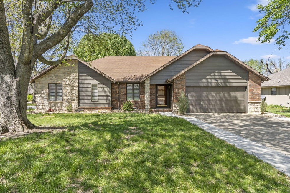 901 Breann Ct, Nixa, MO 65714 - photo 1
