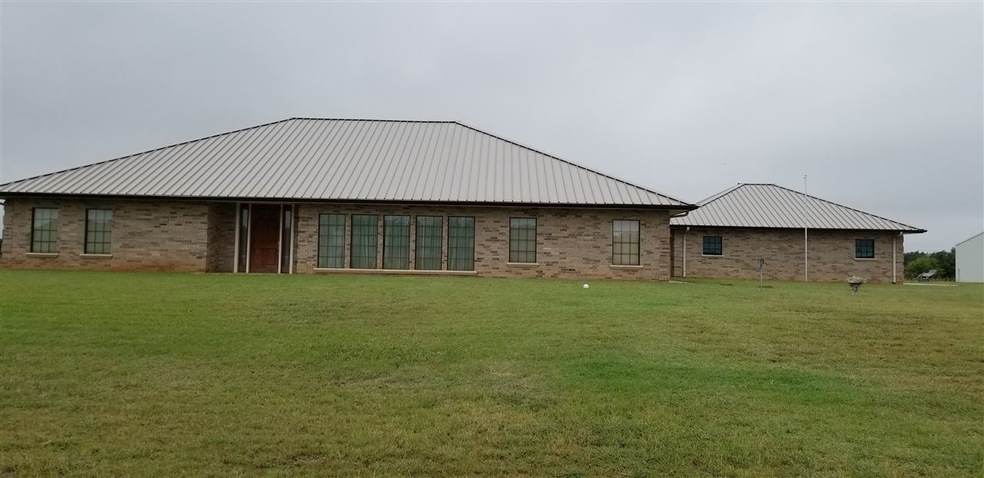 5931 N Ridgeback Rd, Marlow, OK 73055 - photo 1