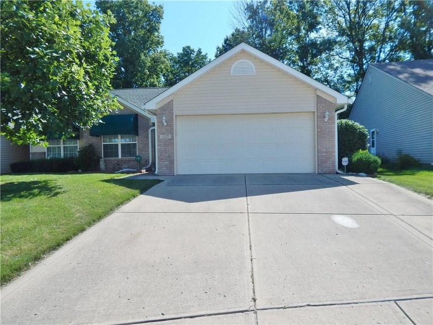 1027 Ebony Cir, Franklin, IN 46131 - photo 1