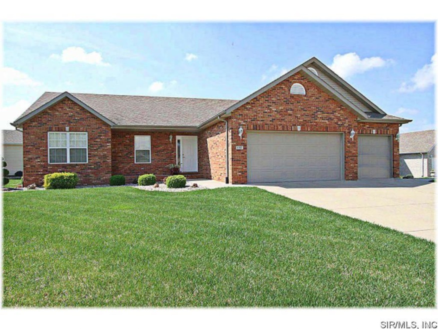 130 Stonebridge Manor Dr, Maryville, IL 62062 - photo 1