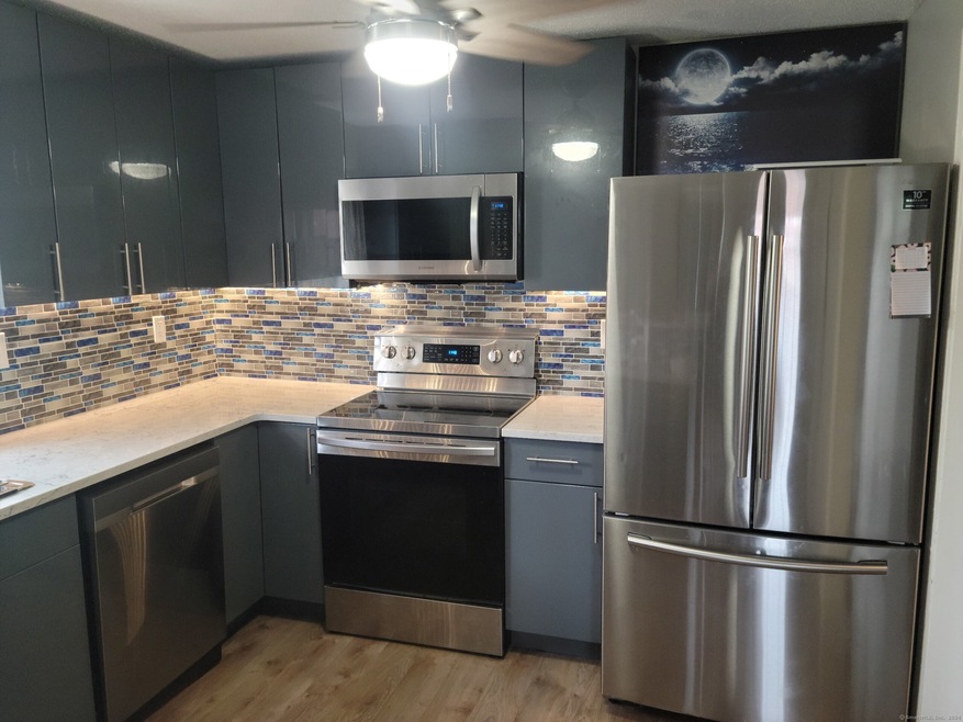 1221 Washington St unit 12, Middletown, CT 06457 - photo 1