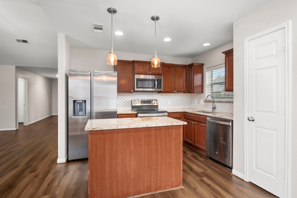 12207 Estelle Ln, Pinehurst, TX 77362 - photo 1