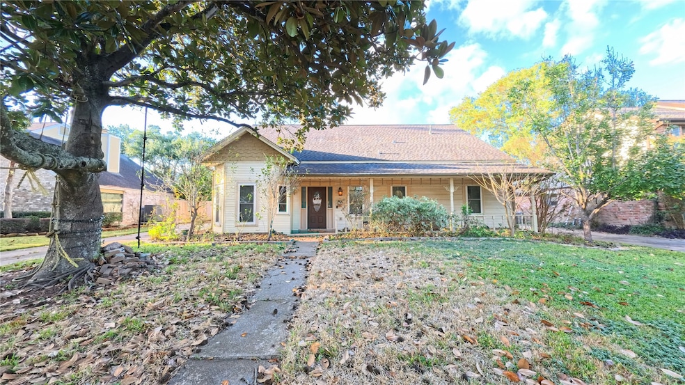 1015 Woodhorn Dr, Houston, TX 77062 - photo 1