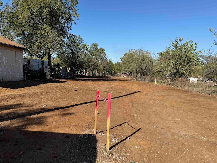 807 E Brown St, Llano, TX 78643 - photo 1