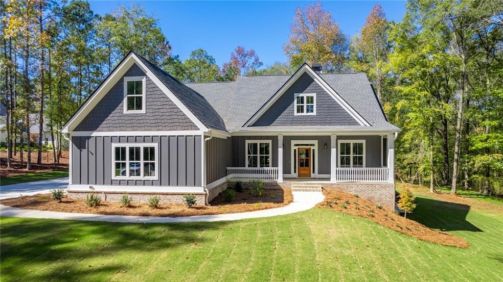 Craftsman-style home featuring a front yard and co