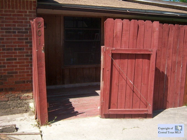 968 E Cedar St unit 201, Seguin, TX 78155 - photo 1