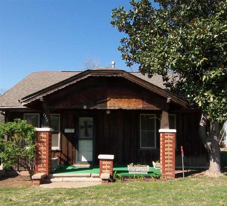 1307 W Beech Ave, Duncan, OK 73533 - photo 1