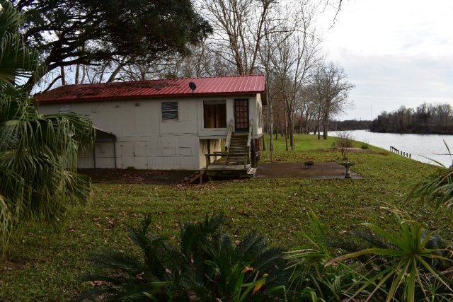 430 Leona Ln, Bay City, TX 77414 - photo 1