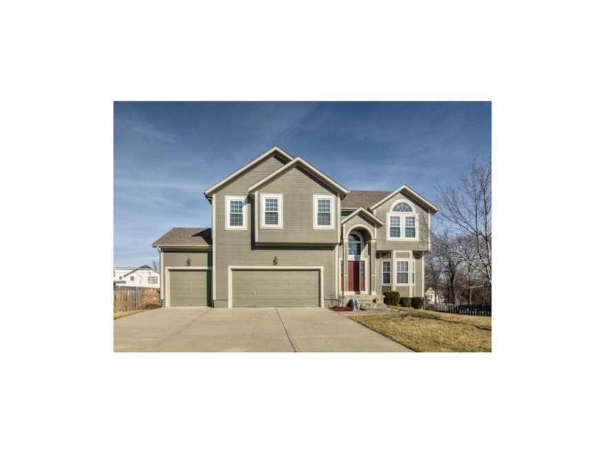 Fabulous 2 story w/3 car garage