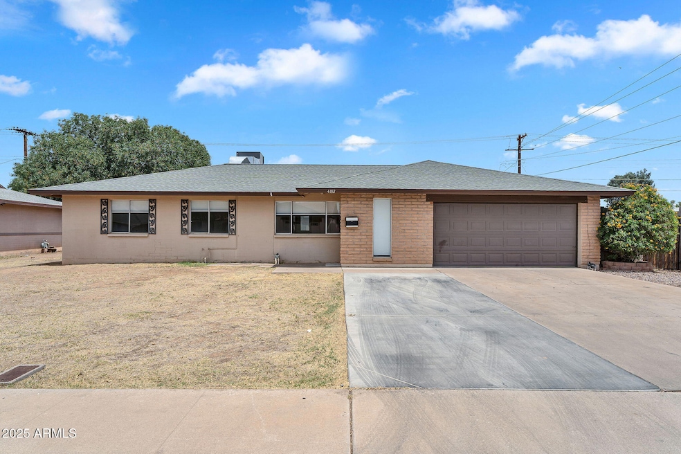 1-web-or-mls-4102 W Golden Lane-1