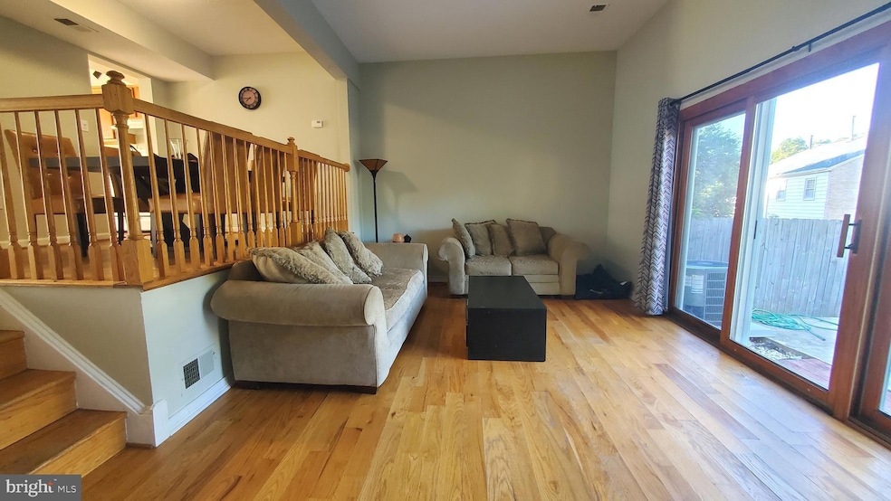 1989 Mayflower Dr, Woodbridge, VA 22192 - photo 1