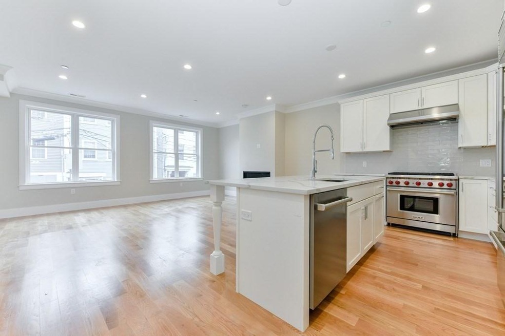 201 W 8th St unit 2, Boston, MA 02127 - photo 1