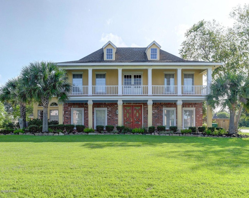 305 Inverness Lane
