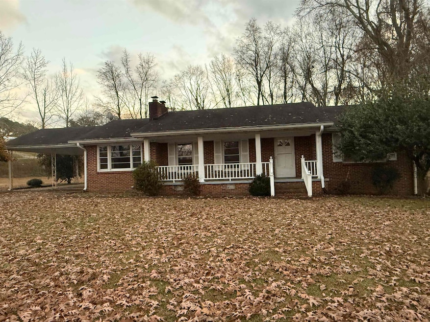 56 Lingerlost Rd, Killen, AL 35645 - photo 1