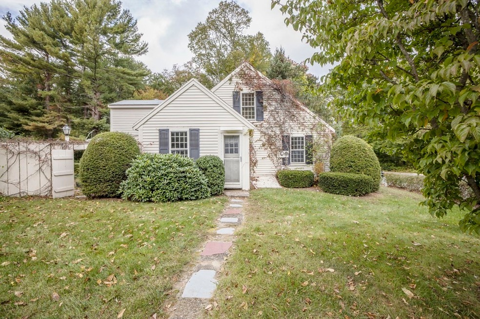 324 Pleasant St, Hanover, MA 02339 - photo 1