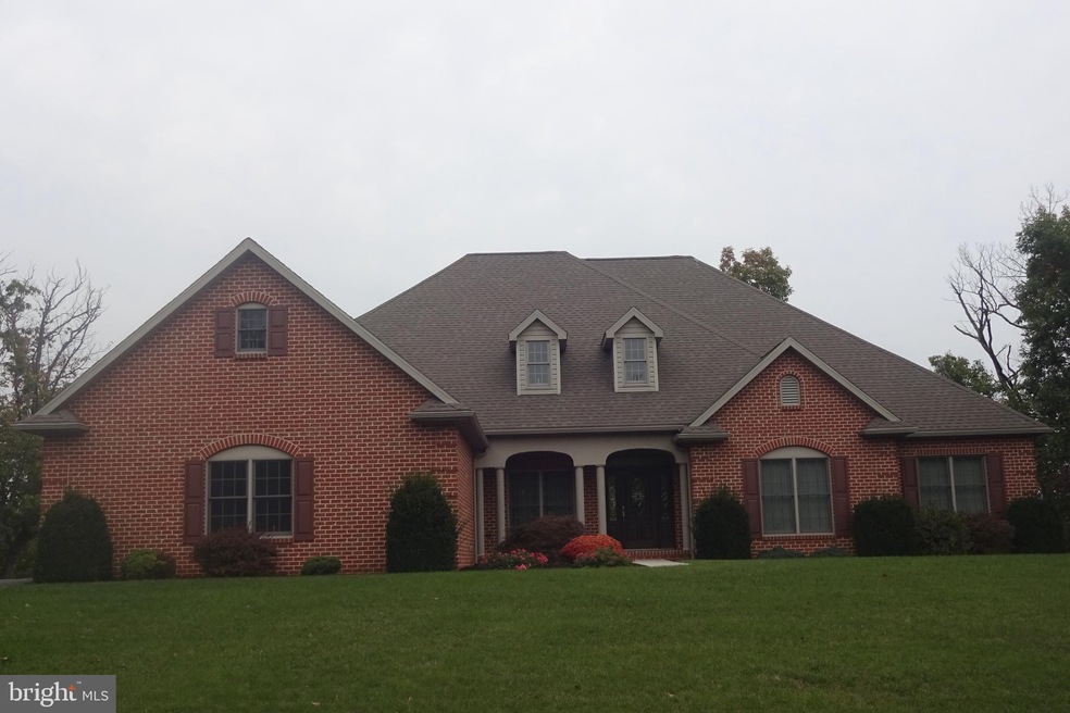 279 Lindman Dr, Chambersburg, PA 17202 - photo 1