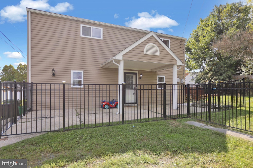 1501 Logan St, Reading, PA 19607 - photo 1