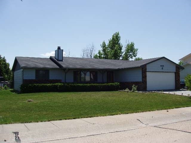 4002 W Redwood Dr, North Platte, NE 69101 - photo 1