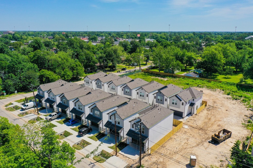 8406 Curry Rd, Houston, TX 77093 - photo 1