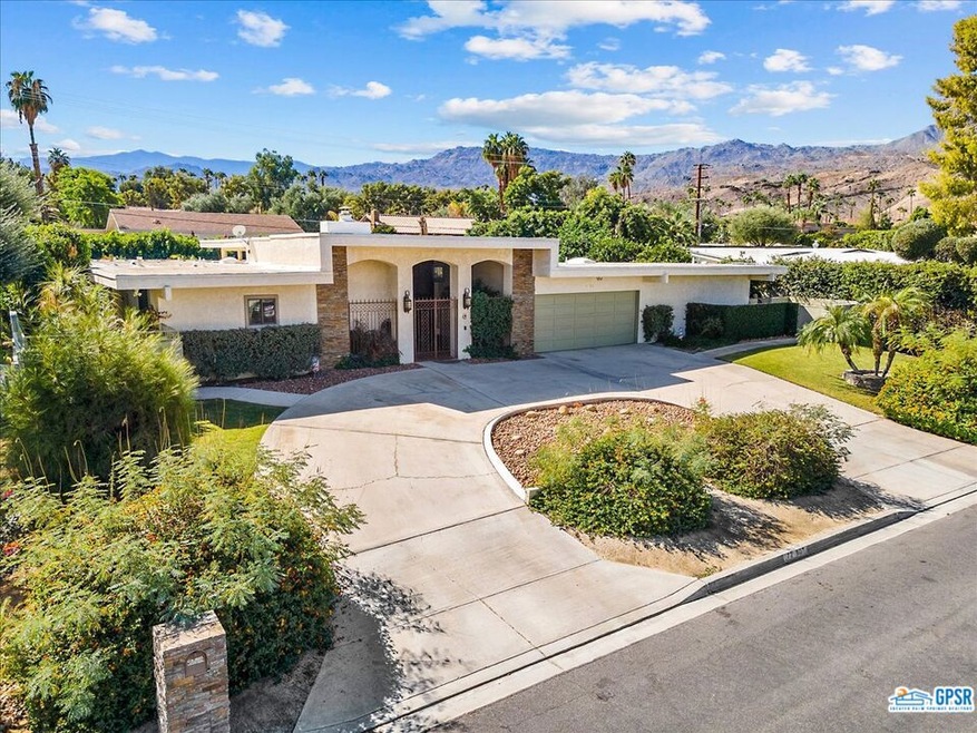 Expansive driveway