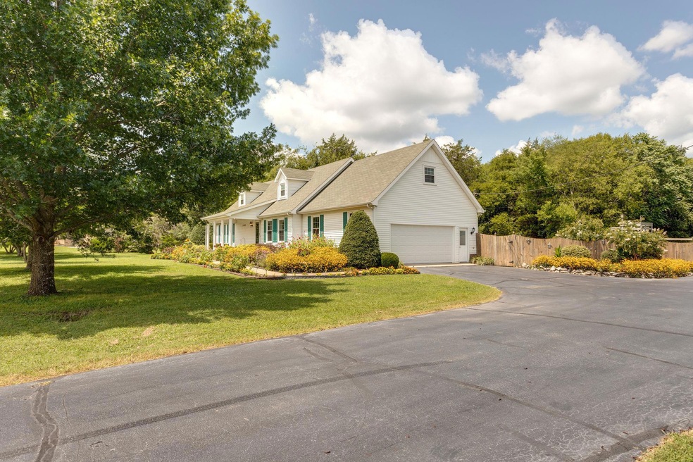 Welcome to 1982 Old Farmington Rd