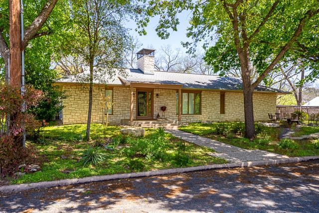 102 W Peach St, Fredericksburg, TX 78624 - photo 1