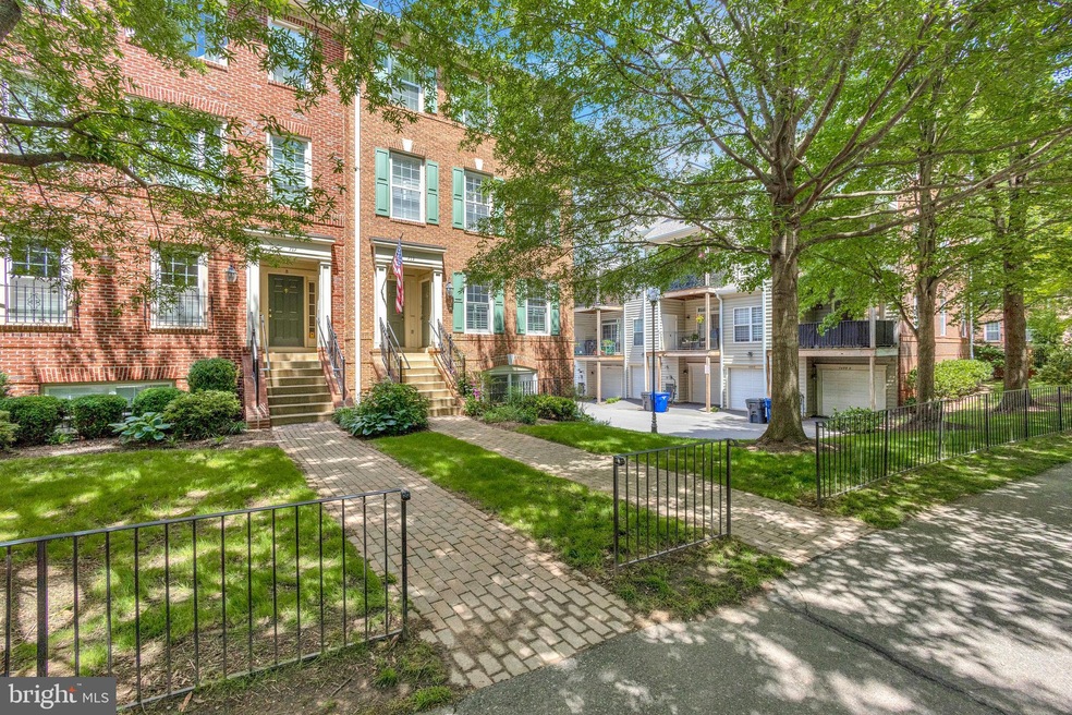 715 Massey Ln unit A, Alexandria, VA 22314 - photo 1