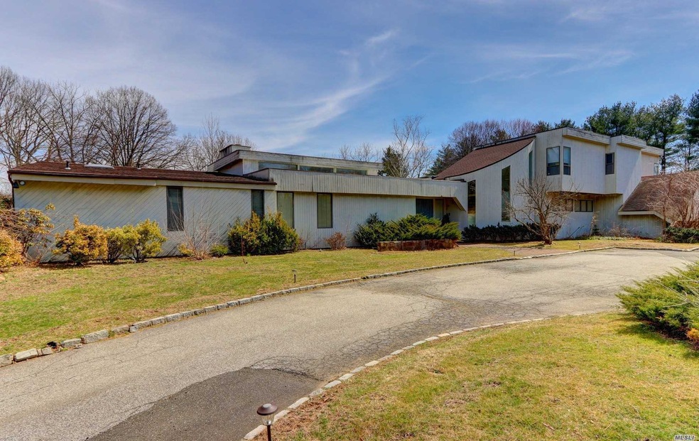 19 Windsor Dr, Old Westbury, NY 11568 - photo 1