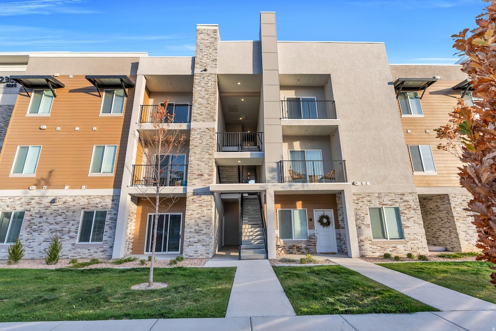 View of apartment building / complex