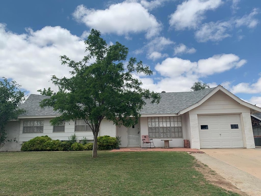 2508 Lynn Dr, Big Spring, TX 79720 - photo 1