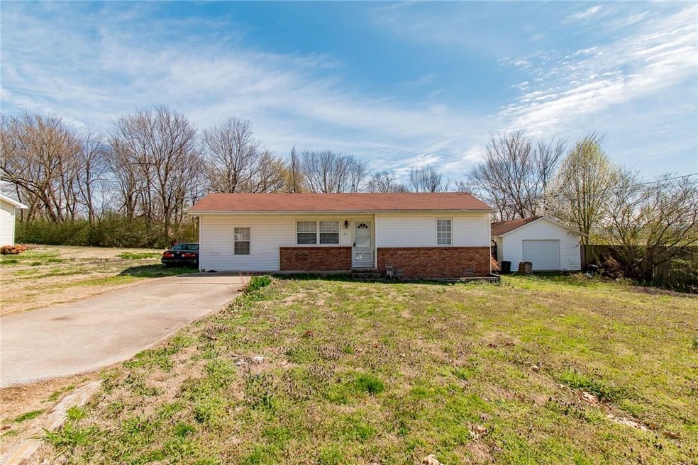 211 Marna Lynn Dr, Prairie Grove, AR 72753 - photo 1