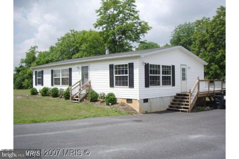 115 Peach Tree Ln, Bunker Hill, WV 25413 - photo 1